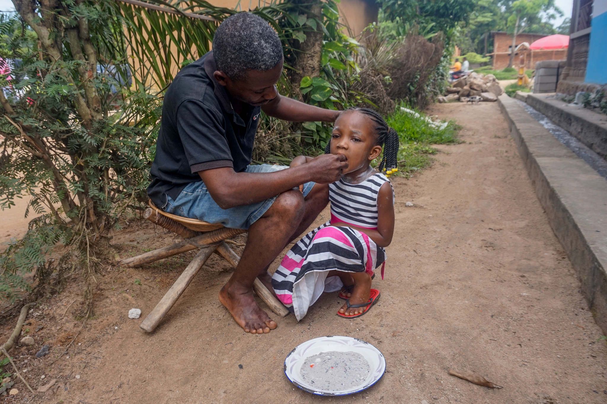 To Treat Cavities, DRC’s Traditional Healers Turn to a Surprising Ingredient