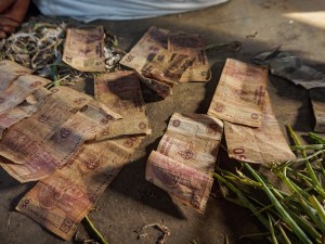 Currency Heist Makes a City’s Cash Useless