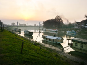 In Kashmir, Floodwaters Have Receded,  But Dread of Ensuing Catastrophes Has Not